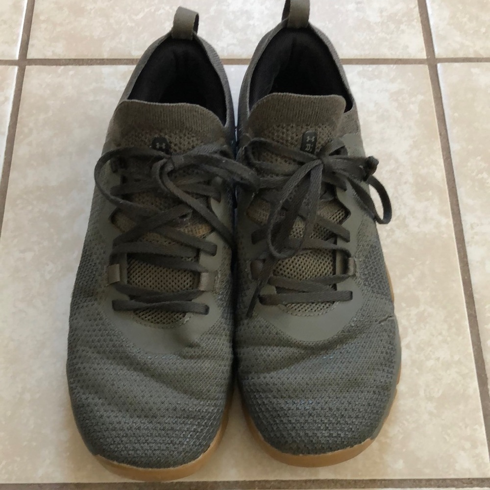 Men’s UnderArmour TriBase Reign 3 Size 10